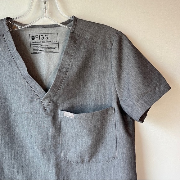 FIGS Technical Collection Grey V-Neck Pocket Short Sleeve Scrub Top - Picture 3 of 7